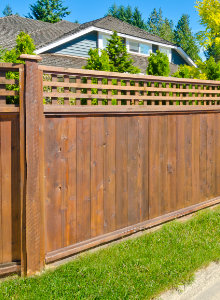 Acheter palissade en bois: types de bois, prix et durée de vie